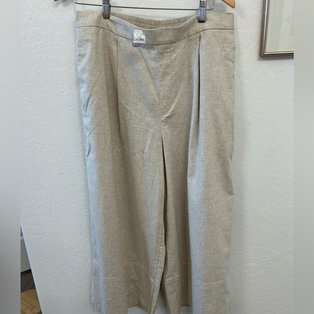 Banana Republic pleated wide legged linen blend pants L
NWT